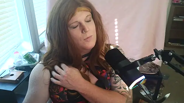 EmberLee online show from 10/05/25, 08:51