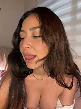 Snapshot of vixen_allure chatting on 02/18/25, 02:16 vixen allure online show from 02/18/25, 02:16
