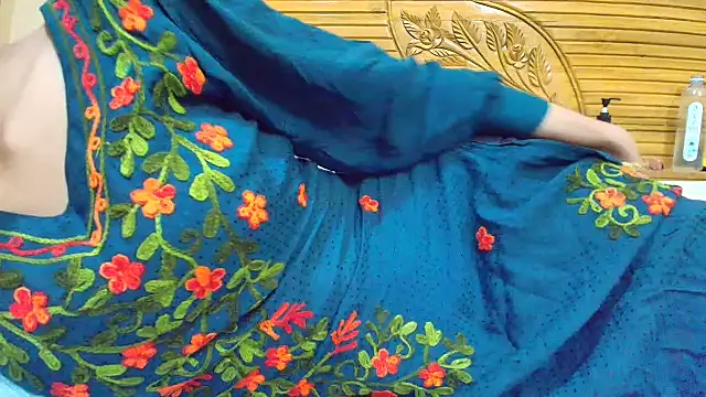 Srabontii online show from 10/31/25, 09:38