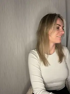 Milla  one online show from 12/15/25, 07:12