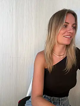 Snapshot of Milla__one chatting on 06/15/26, 01:02 Milla one online show from 06/15/26, 01:02