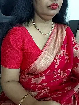 Snapshot of Deepthi_Mysore chatting on 03/08/25, 04:39 Deepthi Mysore online show from 03/08/25, 04:39