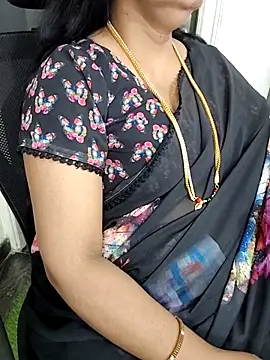 Snapshot of Deepthi_Mysore chatting on 03/10/25, 06:56 Deepthi Mysore online show from 03/10/25, 06:56