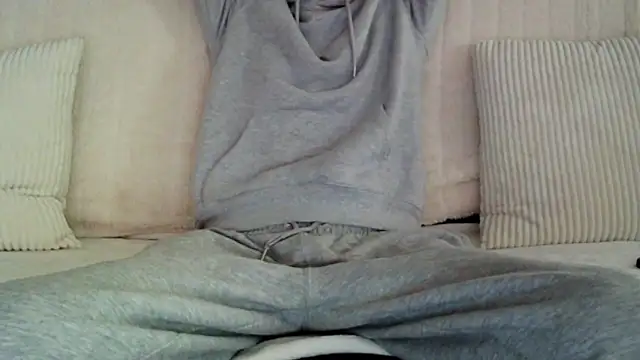 Snapshot of ElViko11 chatting on 02/21/25, 02:38 ElViko11 online show from 02/21/25, 02:38