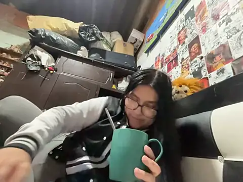 Snapshot of dafne19_ chatting on 05/28/26, 04:10 dafne19 online show from 05/28/26, 04:10