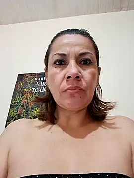 Snapshot of Zaralu_ chatting on 05/16/26, 01:32 Zaralu online show from 05/16/26, 01:32