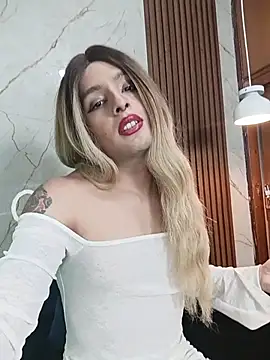 Snapshot of LukaCastillo chatting on 11/10/25, 10:09 LukaCastillo online show from 11/10/25, 10:09