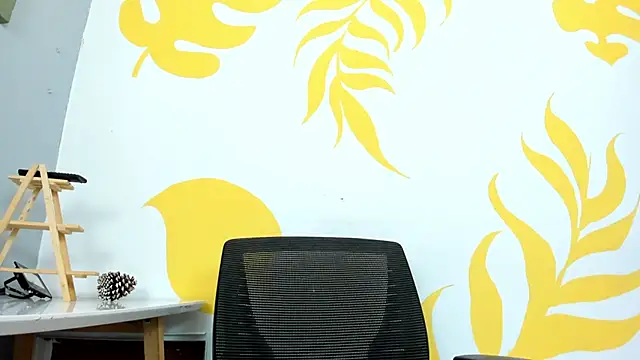 Snapshot of LukaCastillo chatting on 11/24/25, 10:09 LukaCastillo online show from 11/24/25, 10:09