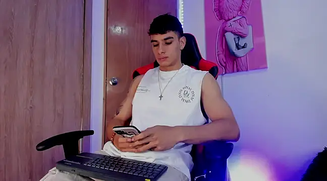 Snapshot of joseph_boy chatting on 02/20/25, 12:47 joseph boy online show from 02/20/25, 12:47