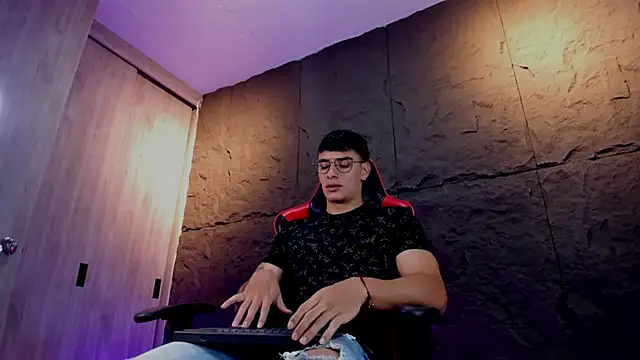 Snapshot of joseph_boy chatting on 01/17/26, 11:26 joseph boy online show from 01/17/26, 11:26