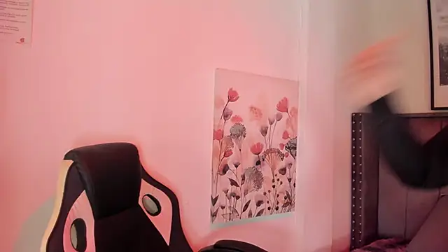 Alaia Cute online show from 11/04/25, 03:05