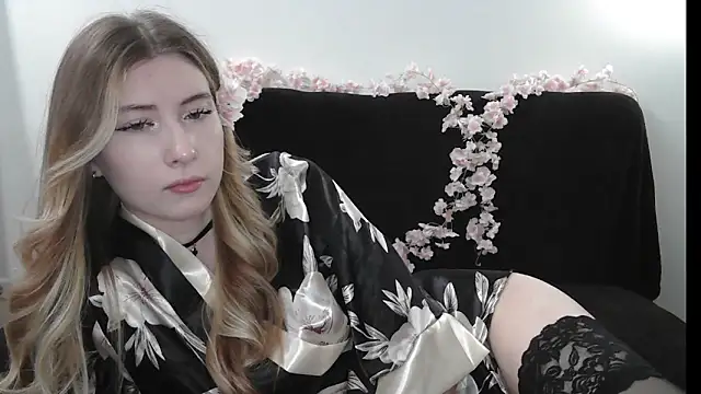 ErikaShyy online show from 04/22/26, 12:07