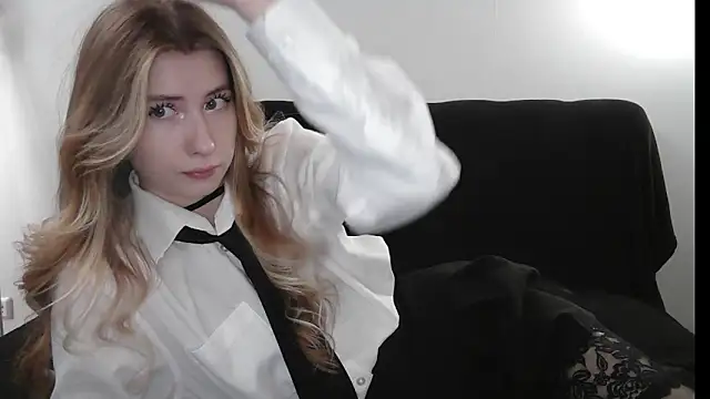 ErikaShyy online show from 04/23/26, 12:29