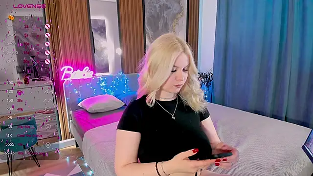 Snapshot of Tasty_booty chatting on 02/14/25, 05:41 Tasty booty online show from 02/14/25, 05:41