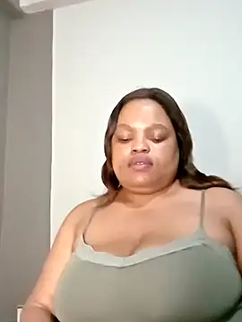 Snapshot of hugemelonsxxx chatting on 03/05/25, 08:32 hugemelonsxxx online show from 03/05/25, 08:32