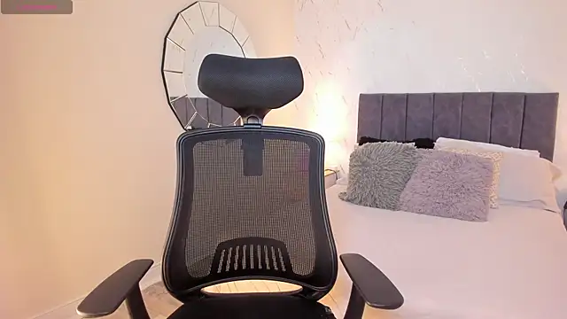 CyntiaAdams online show from 09/19/25, 07:47