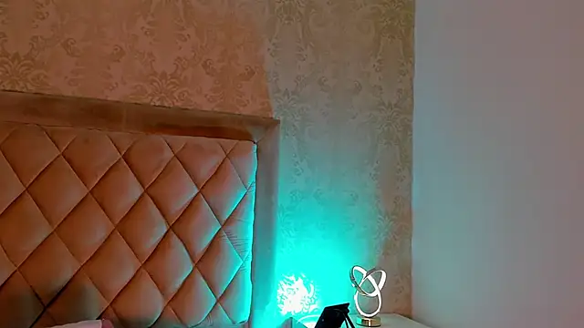 Snapshot of LiaFlowers chatting on 01/22/25, 12:16 LiaFlowers online show from 01/22/25, 12:16