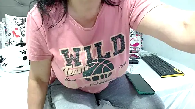 Snapshot of katysquirtdirty chatting on 02/17/25, 09:08 katysquirtdirty online show from 02/17/25, 09:08