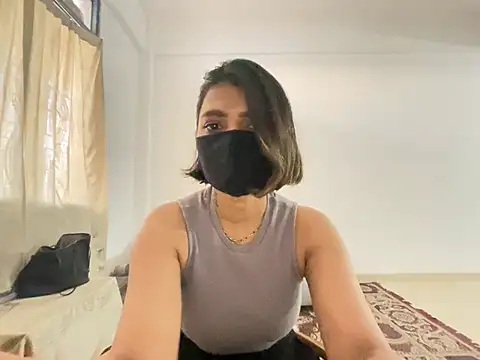 Snapshot of MaYaa__11 chatting on 01/02/25, 11:52 MaYaa 11 online show from 01/02/25, 11:52