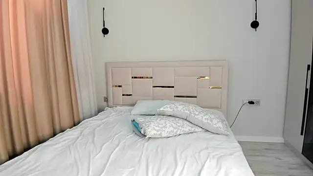 Lola Peach online show from 03/07/26, 05:37