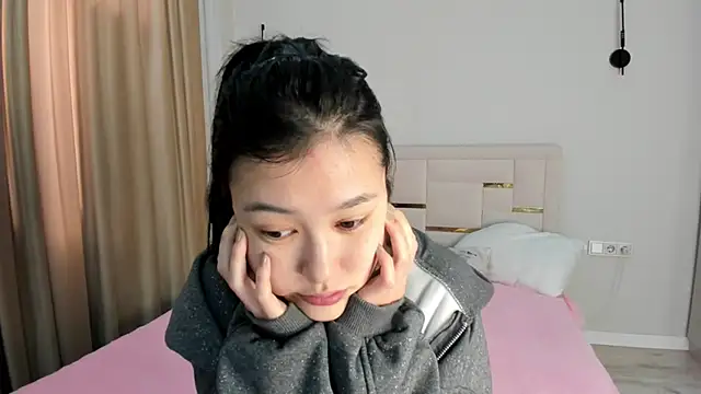 Lola Peach online show from 04/17/26, 04:48