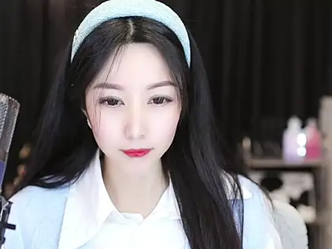 Nuyoah-77 online show from 02/07/25, 06:02