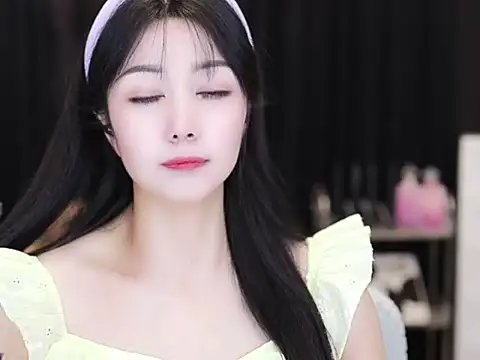 Nuyoah-77 online show from 09/24/25, 04:21