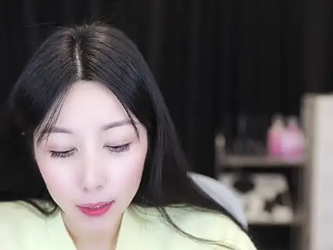 Nuyoah-77 online show from 11/14/25, 06:39