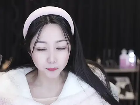 Nuyoah-77 online show from 02/25/26, 12:15