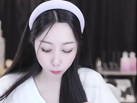 Nuyoah-77 online show from 04/23/26, 06:03