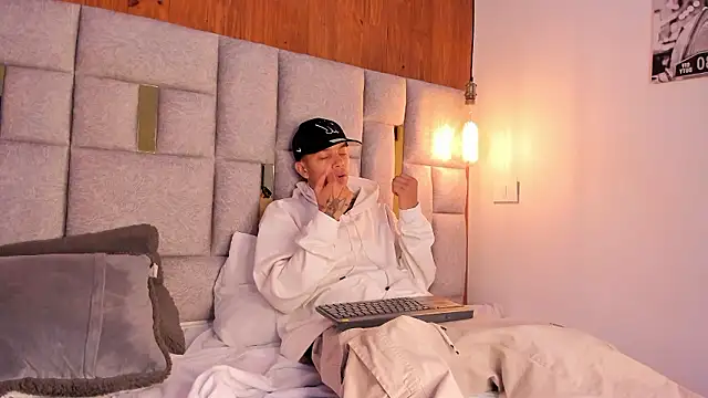 Snapshot of Noah_Tokisha chatting on 12/02/24, 03:58 Noah Tokisha online show from 12/02/24, 03:58