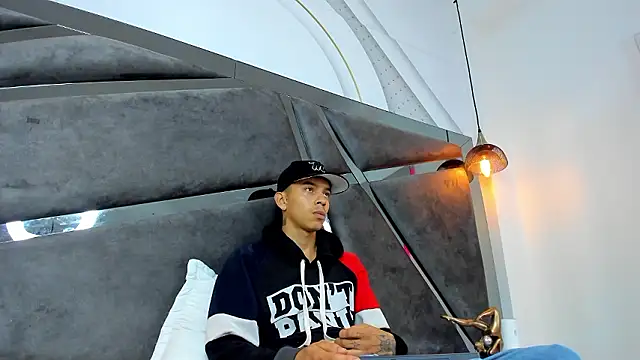 Snapshot of Noah_Tokisha chatting on 12/03/24, 04:03 Noah Tokisha online show from 12/03/24, 04:03