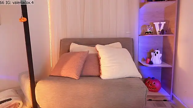 ValeriaCox online show from 10/24/25, 01:29