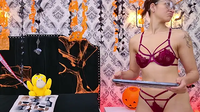 SaaraBrown online show from 10/20/25, 12:16