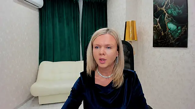 AgathaKlouin online show from 02/18/25, 07:30