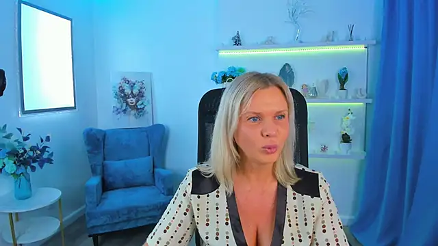 AgathaKlouin online show from 10/11/25, 07:12