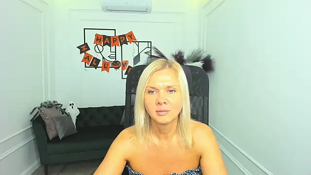 AgathaKlouin online show from 10/30/25, 07:58