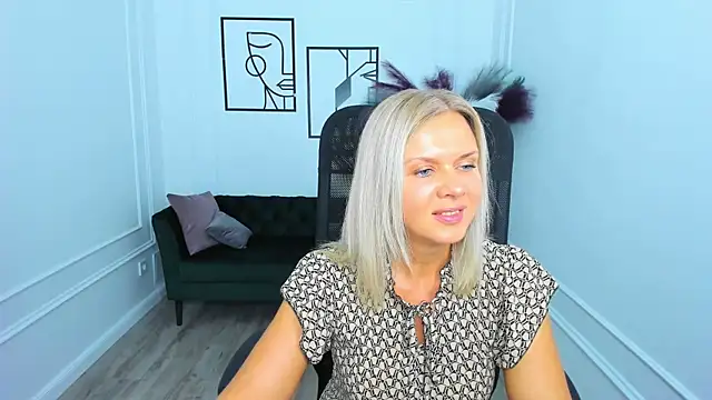 AgathaKlouin online show from 11/09/25, 07:45