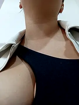 Lesly 10- online show from 10/19/25, 06:52