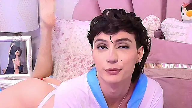 KylieMonnett online show from 10/27/25, 08:24