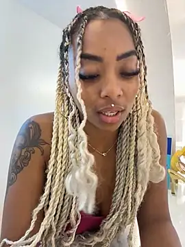 Alondrasparrow2 online show from 05/05/26, 11:24