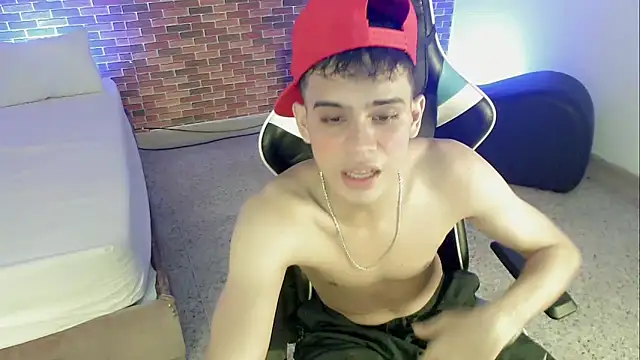 zacariasss  online show from 09/15/25, 04:07