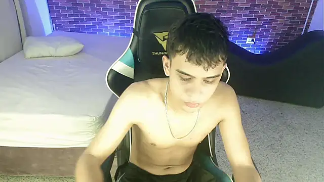 zacariasss  online show from 09/25/25, 03:54