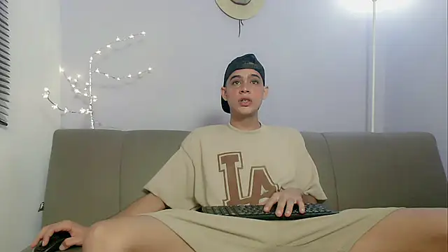 zacariasss  online show from 10/22/25, 01:22