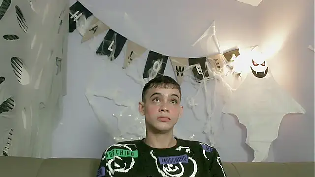 zacariasss  online show from 10/27/25, 03:21