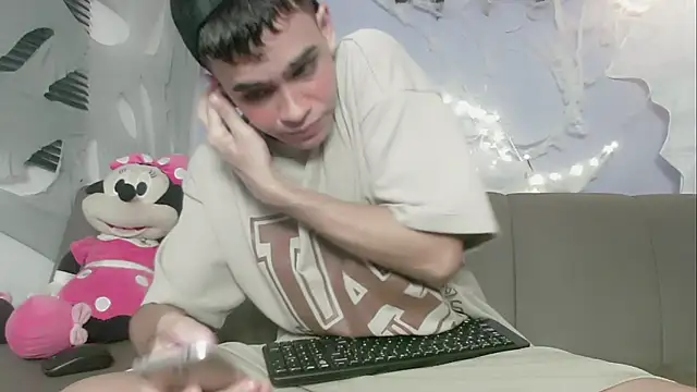 zacariasss  online show from 10/28/25, 03:32