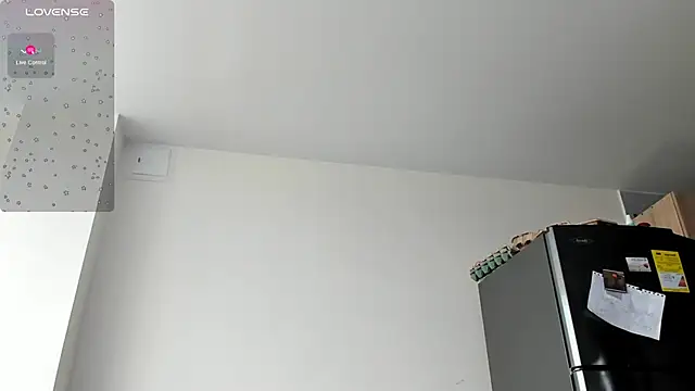 emmadiaz1 online show from 12/12/24, 06:10