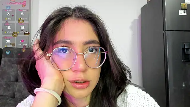 emmadiaz1 online show from 01/10/25, 12:27