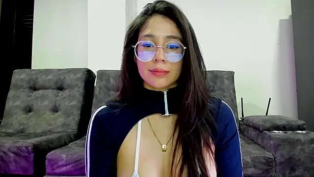 emmadiaz1 online show from 09/28/25, 05:02