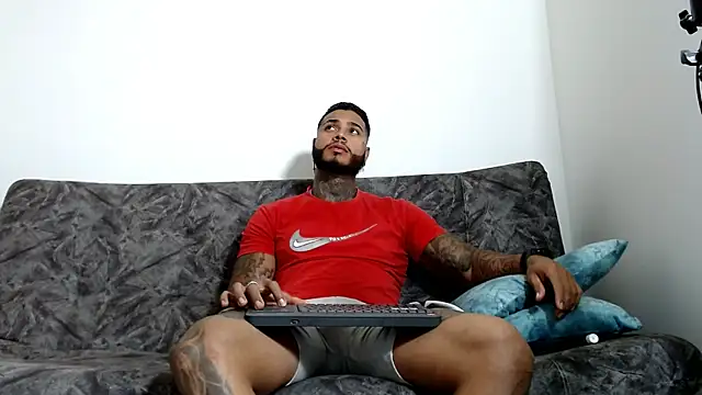 Snapshot of Exotic_tatto27121 chatting on 12/08/24, 12:18 Exotic tatto27121 online show from 12/08/24, 12:18